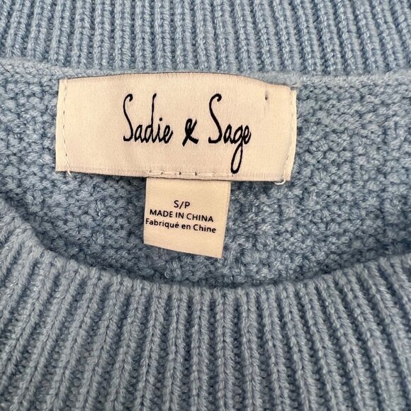 Sadie & Sage Blue Knit Strawberry Sleeveless Sweater Top S/P Womens - Picture 3 of 8